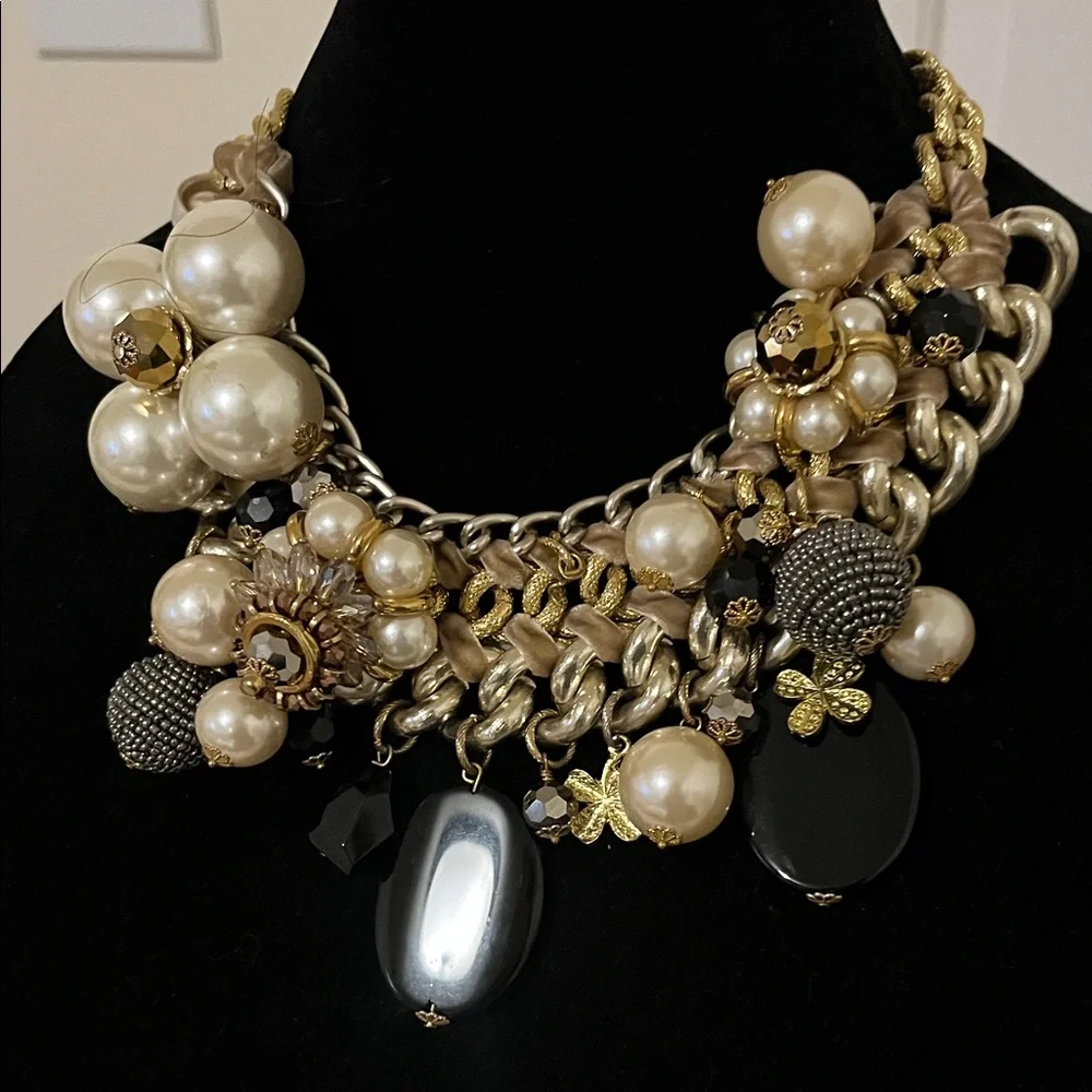 Elegant Pearl and Black Statement Necklace - Picture 2 of 5